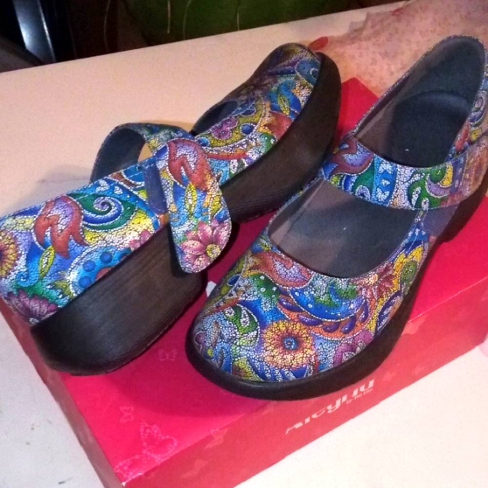 Colorful Patterned Women's Shoes